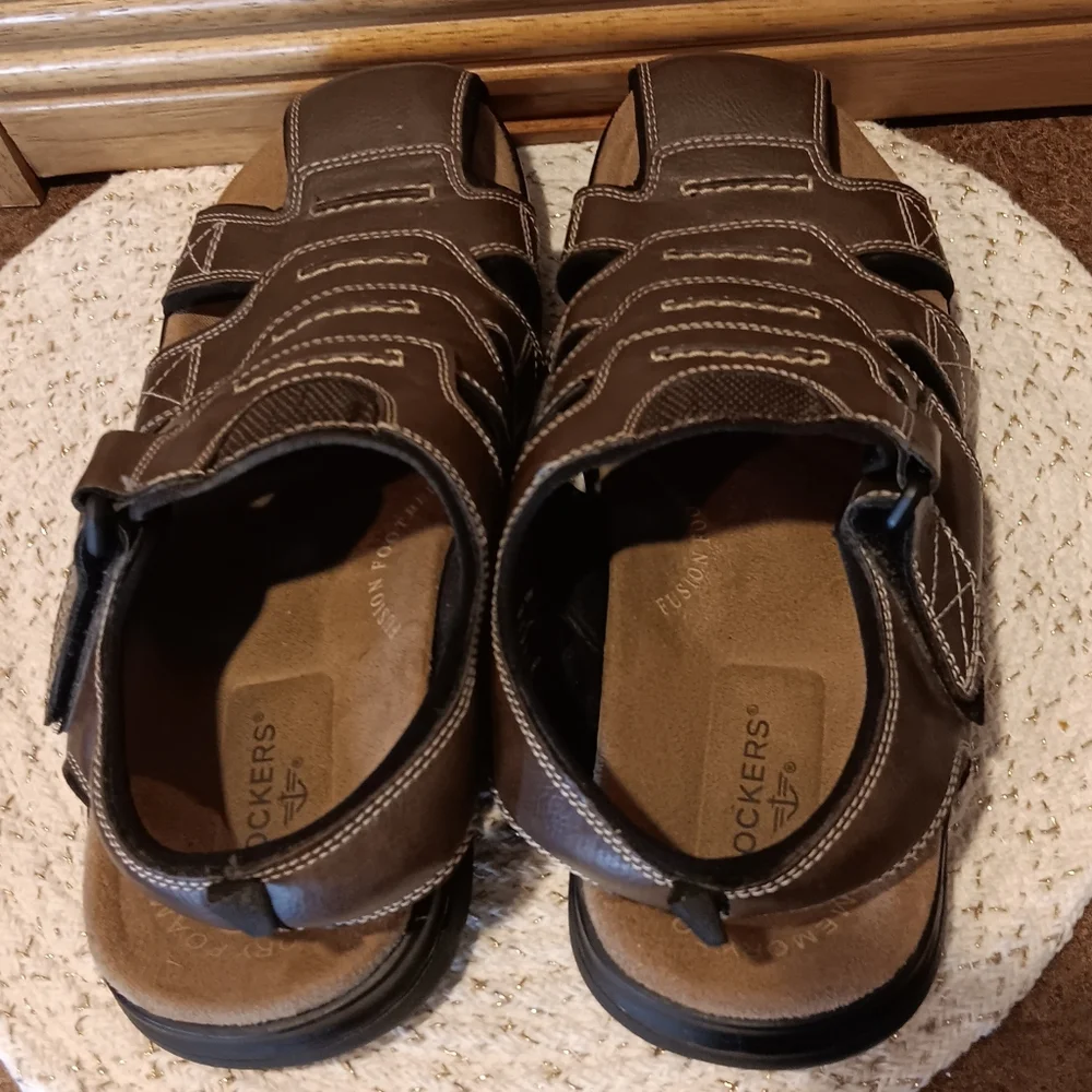 EUC Men's Dockers Fisherman Brown  Sandals Size 10M